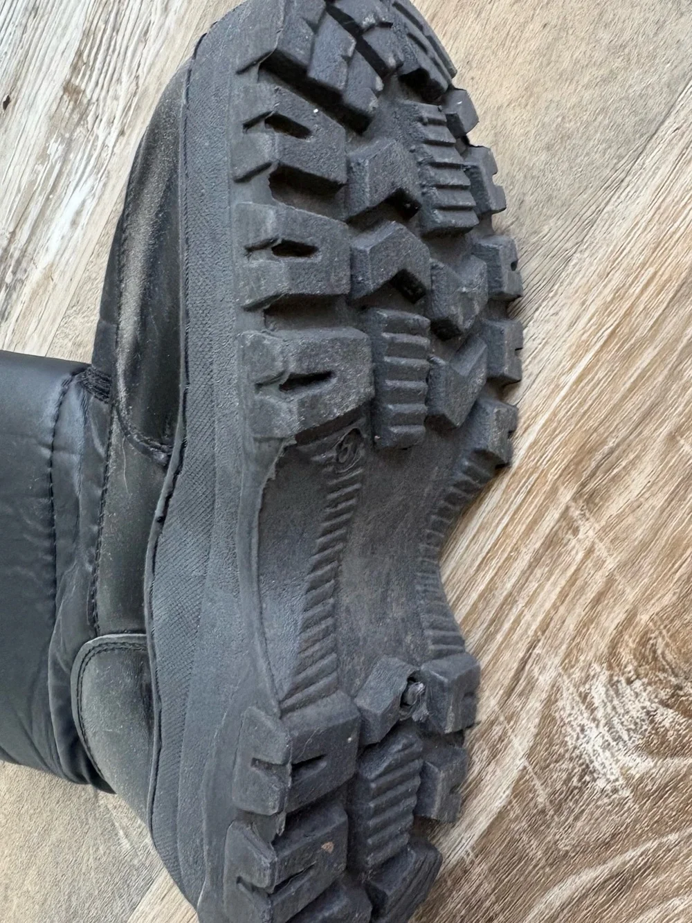 MFS Kids Black Insulated Snow Boots with Hook-and-Loop Straps